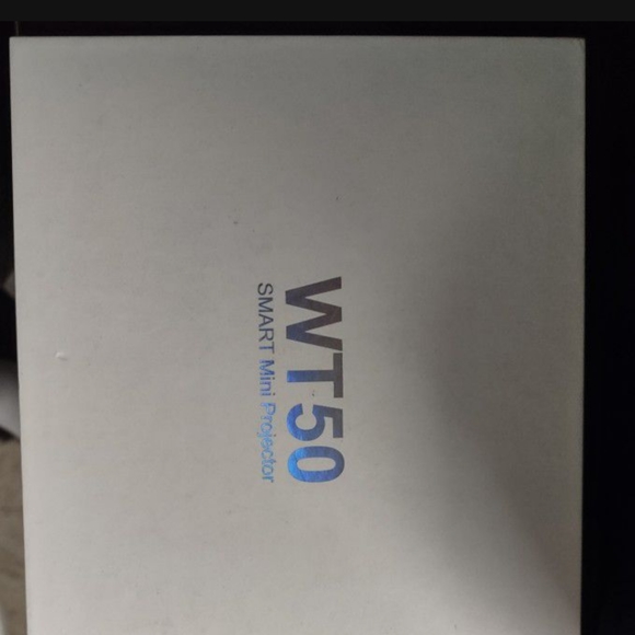 4K mini projector - Picture 1 of 2